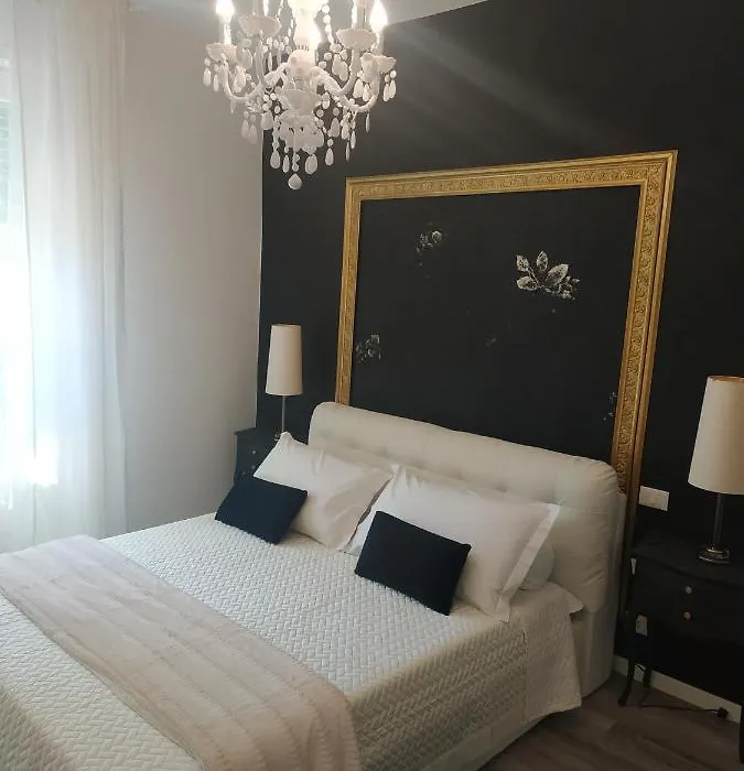 Aurora Flowers - Two Rooms And Free Parking Near Center And Train Station-1