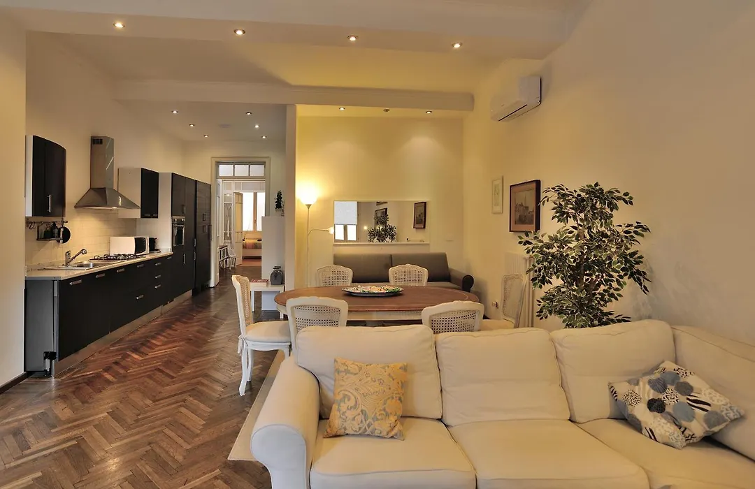 Loris' House-1