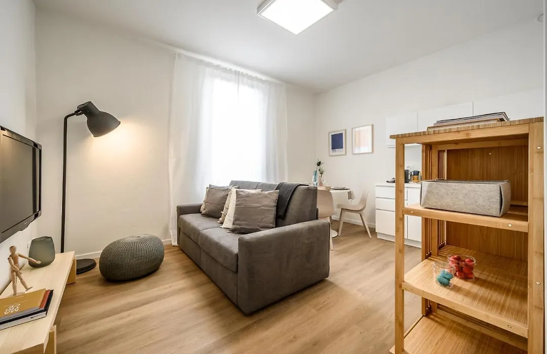 Emilia Suite Young-1